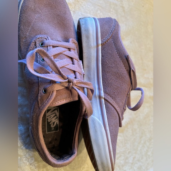 Vans Youth size 4 Low Top Suede Skateboarding Shoes, padded tongue. - Picture 8 of 11